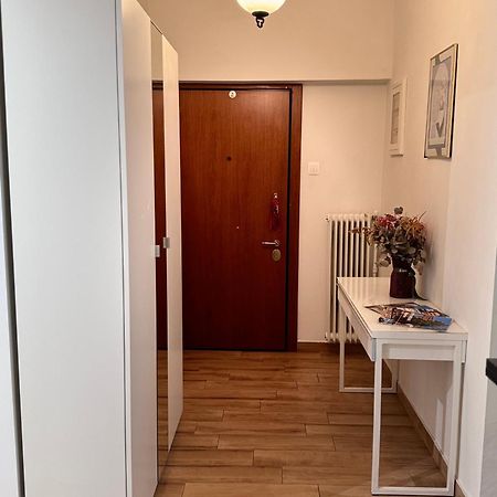 Modern Apartment In Атина Екстериор снимка