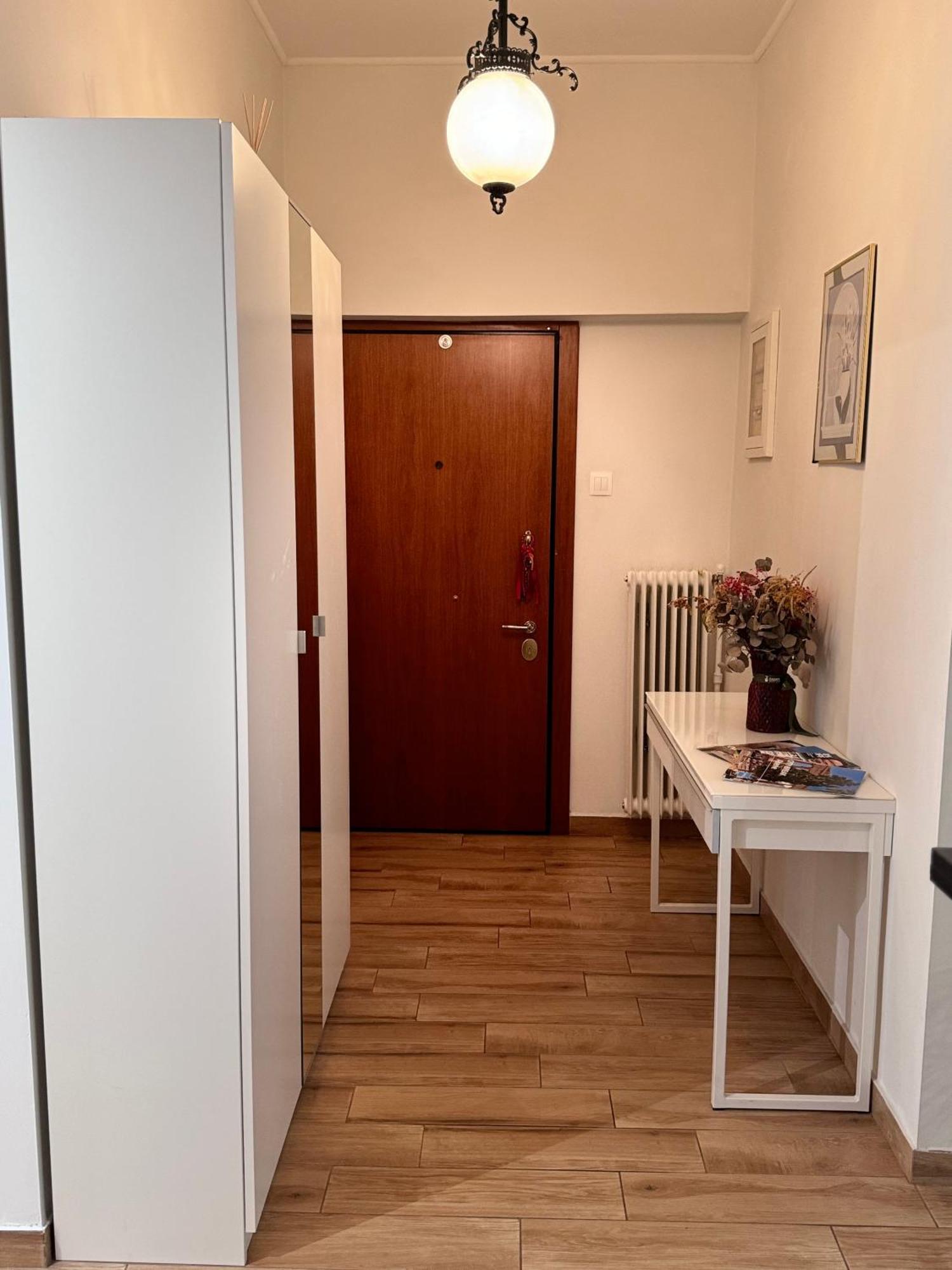 Modern Apartment In Атина Екстериор снимка